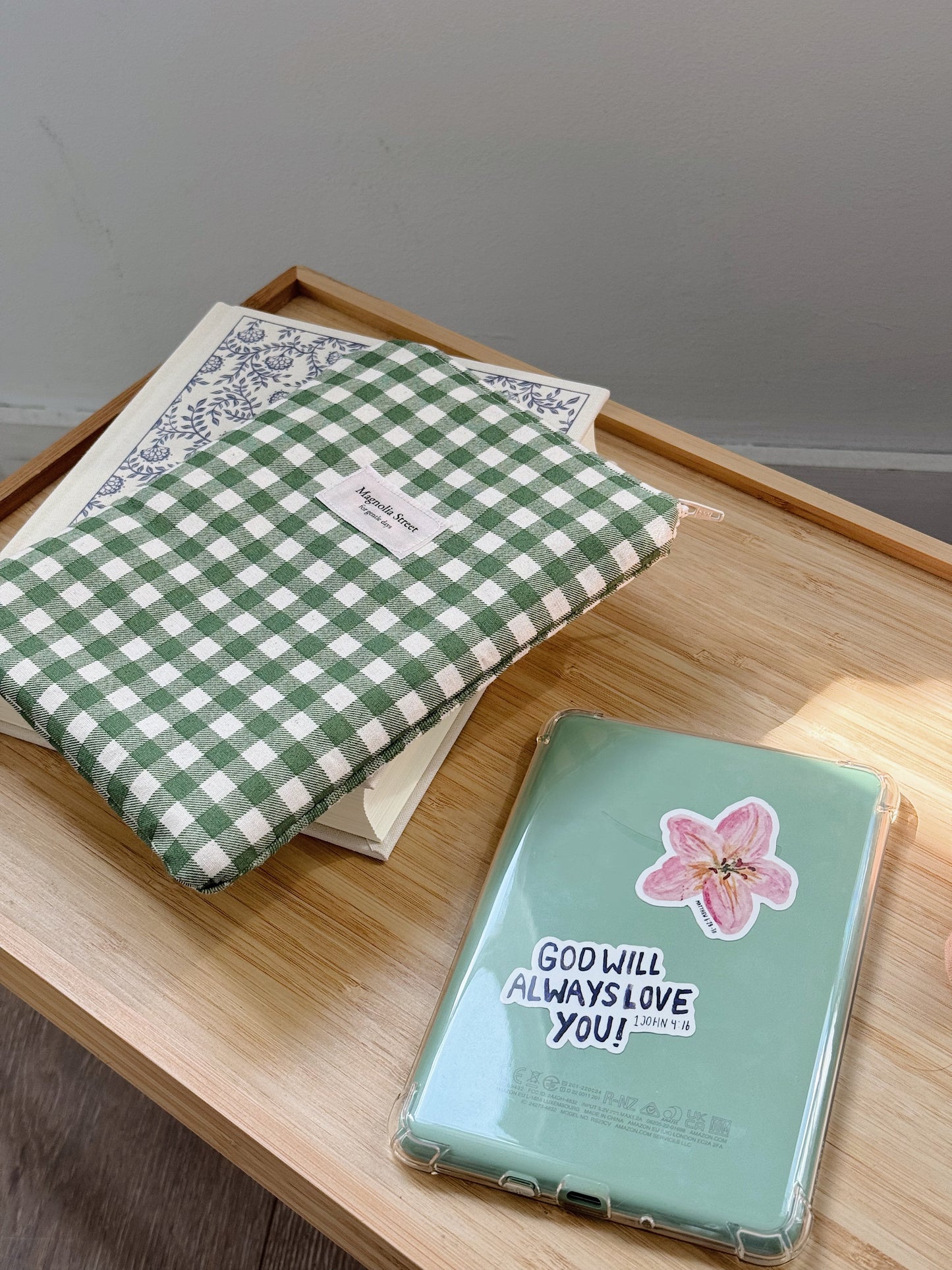 Kindle / Kobo Zipper Sleeve - Farmside Collection