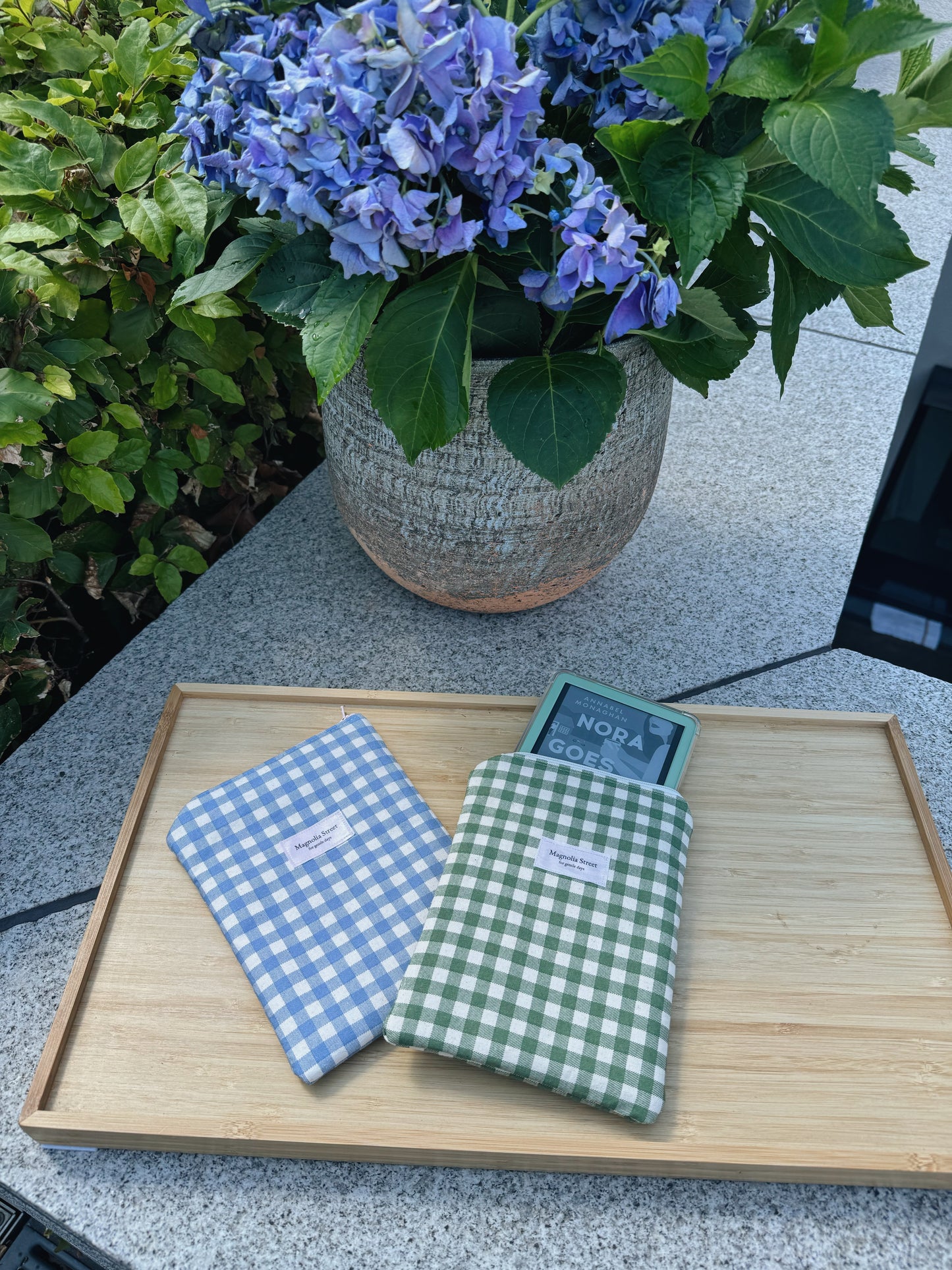 Kindle / Kobo Zipper Sleeve - Farmside Collection