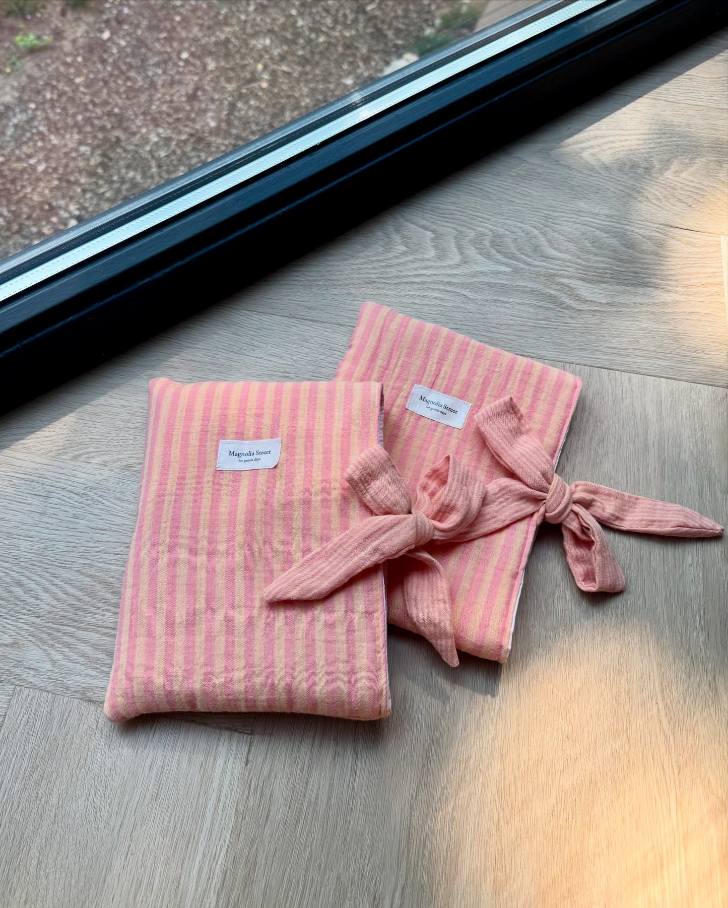 Bow Book Sleeve - Avery