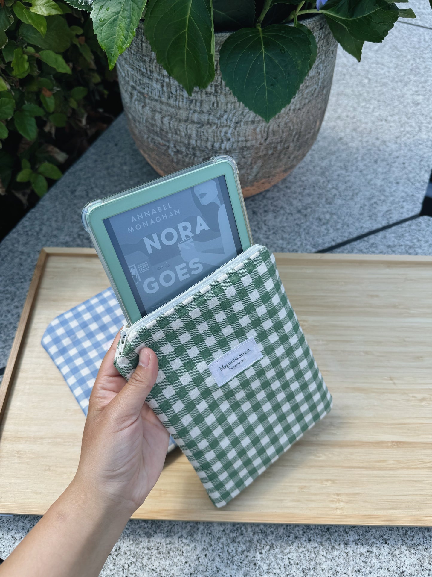 Kindle / Kobo Zipper Sleeve - Farmside Collection