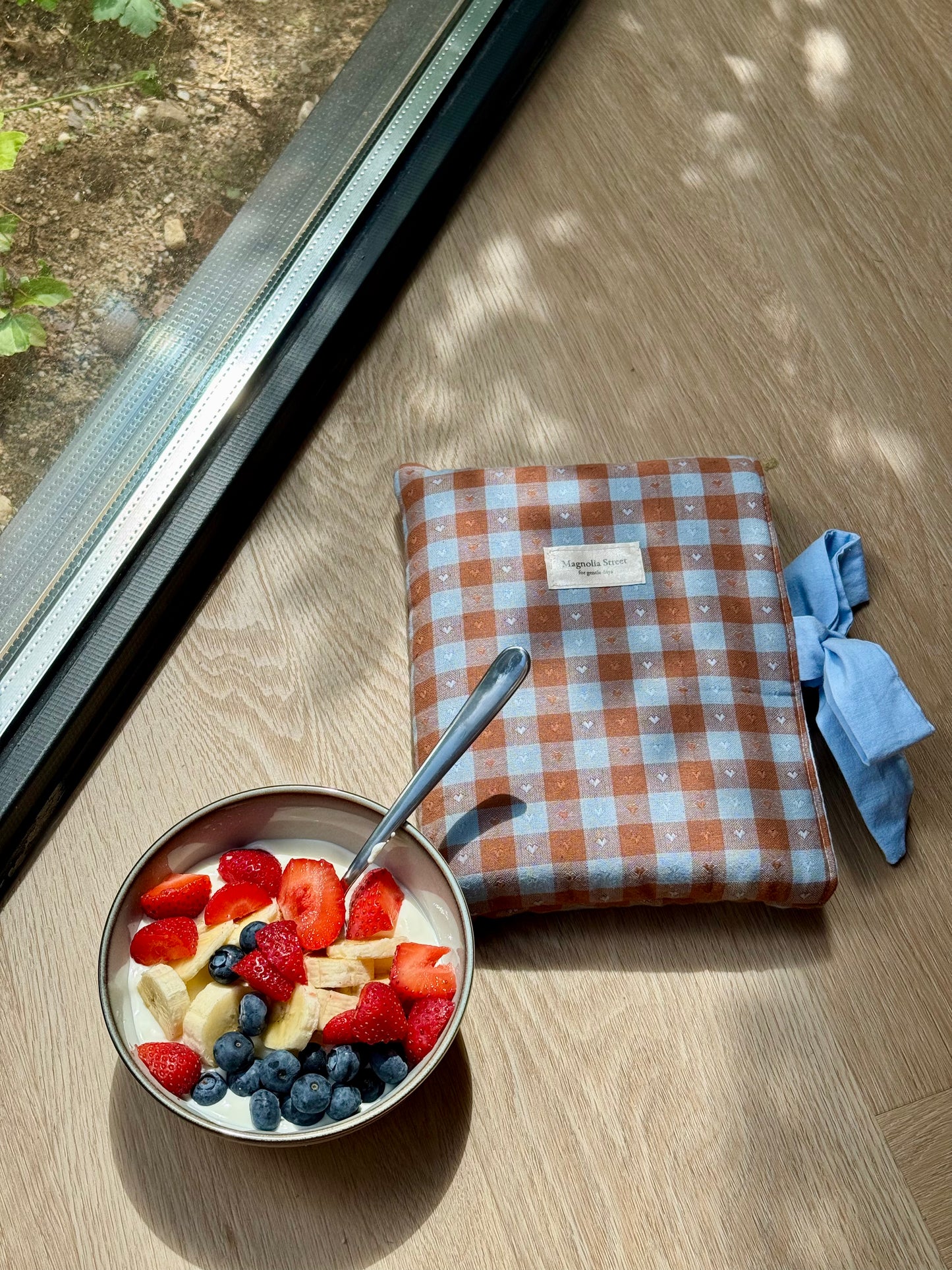 Bow Book Sleeve - Hearts Riviera